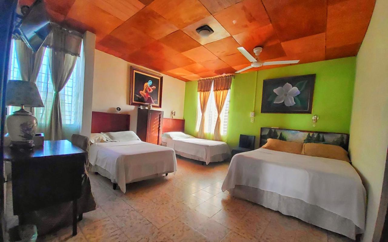 Hotel Oasis San Salvador Exterior photo
