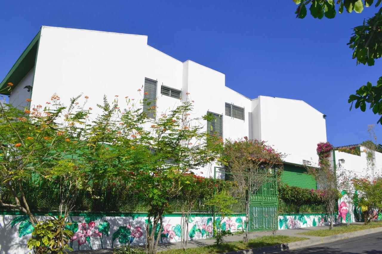 Hotel Oasis San Salvador Exterior photo